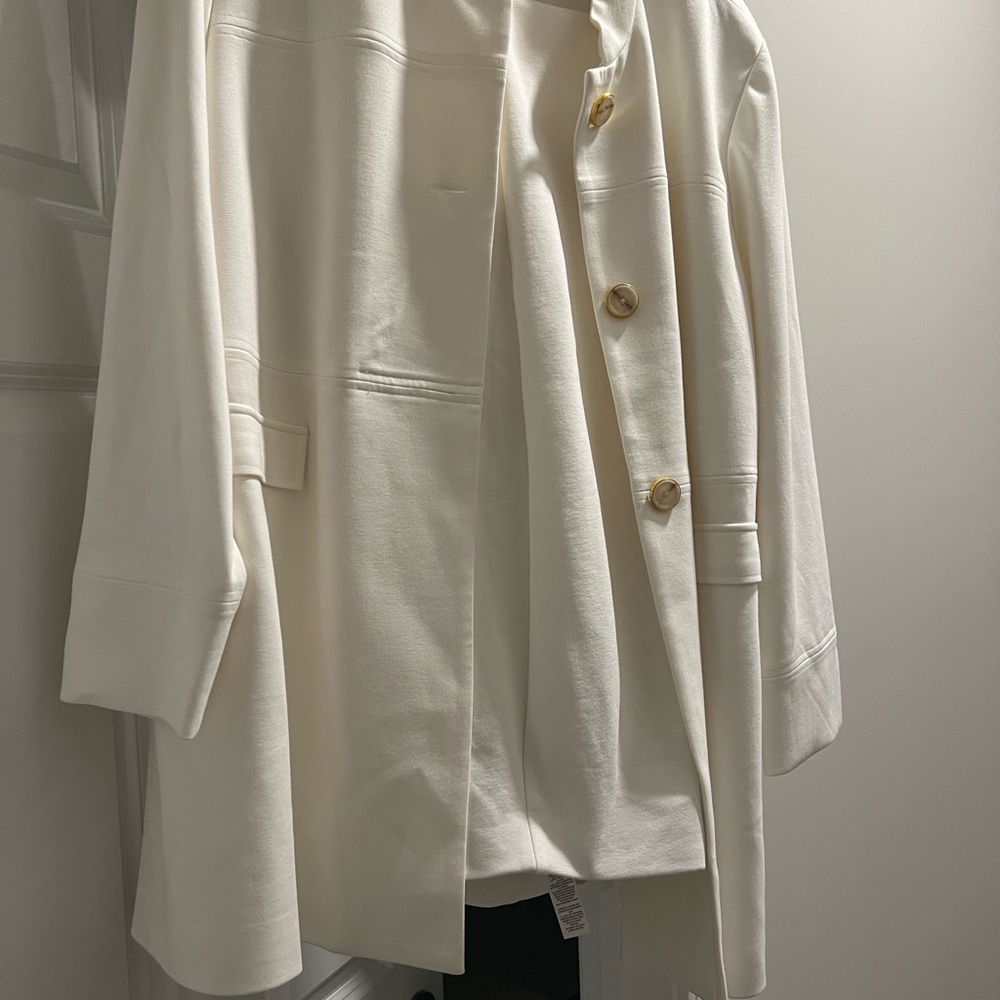 Awesome pants suits winter white just like new!! Worn very little Chico ‘s